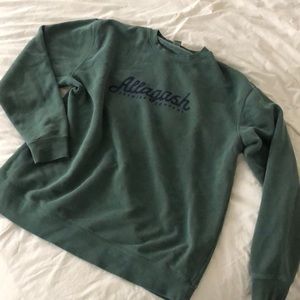 Green crew neck pullover sweatshirt